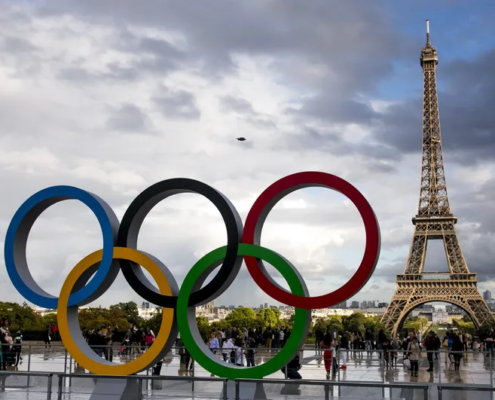 Les anneaux olympiques sur le parvis du Trocadéro, le 14 septembre 2017, JO 2024